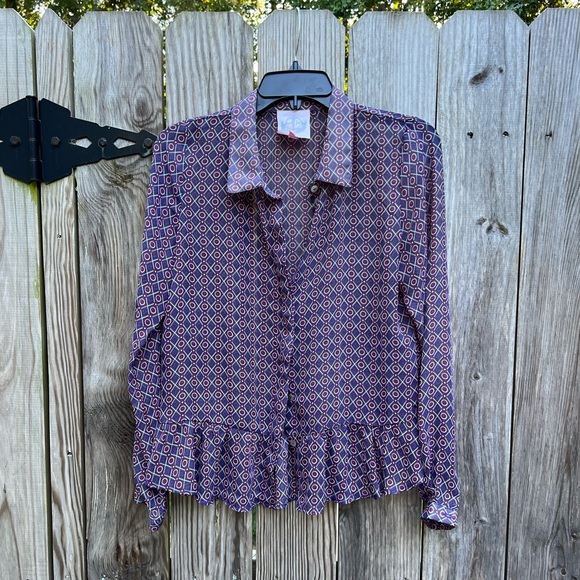 Romeo & Juliet Couture Tops - ROMEO & JULIET COUTURE Button down Top with ruffle Women’s Medium